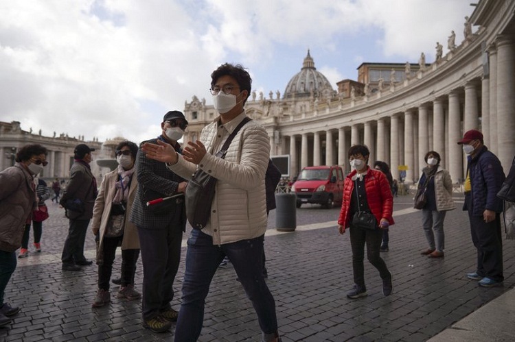 Vaticano renuncia a extradición, pero juzgará a italiana que recibió fondos