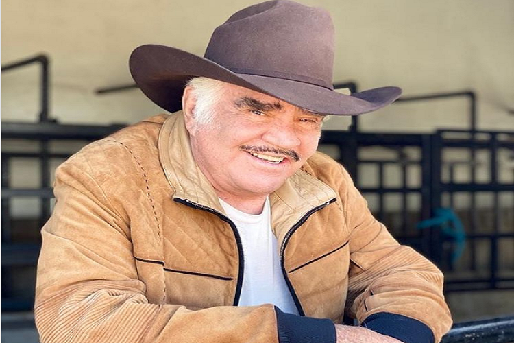 Vicente Fernández dedica mensajes de amor a su esposa y lo atacan las redes