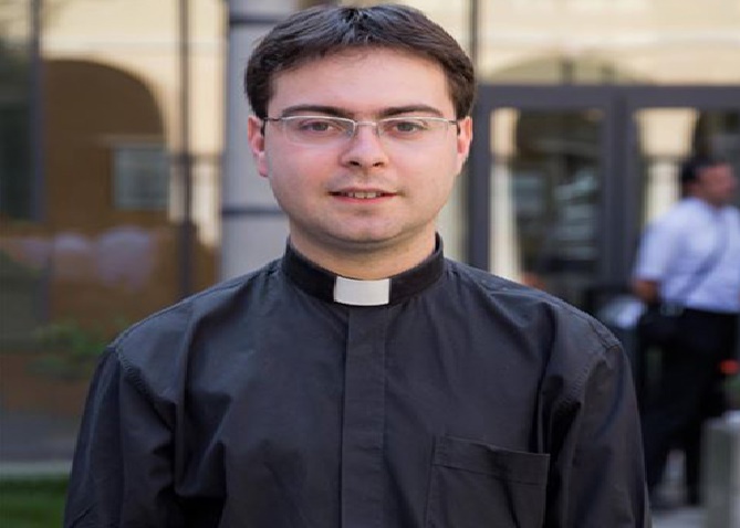 Sacerdote acusado de abusos sexuales en el Vaticano defiende su inocencia