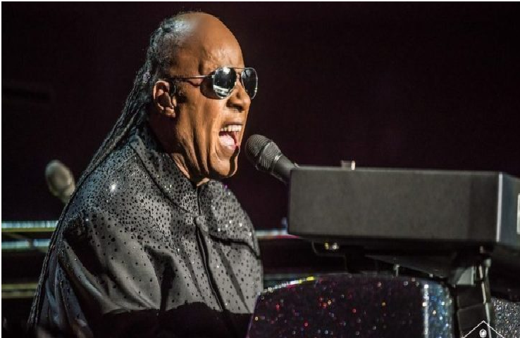Stevie Wonder anuncia que deja Estados Unidos para vivir en Ghana
