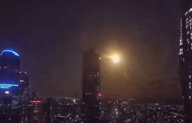 Bola de fuego iluminó el cielo en Melbourne