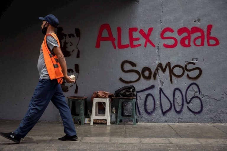 Pintan murales en Caracas para solicitar liberación de Alex Saab