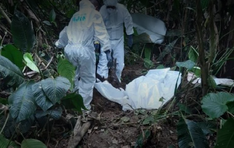 Encuentran cinco cuerpos en tres fosas comunes en Colombia