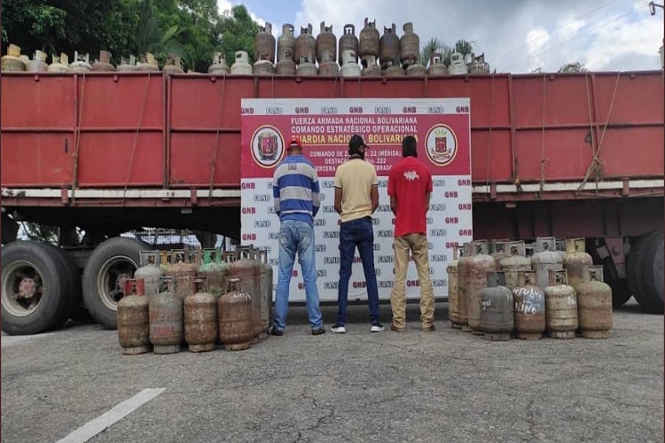 Mérida: Capturan tres sujetos por venta ilícita en dólares de gas doméstico en El Quebradon