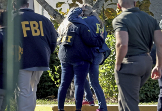 Fallecieron dos agentes del FBI tras ser emboscados por sospechoso de abuso infantil