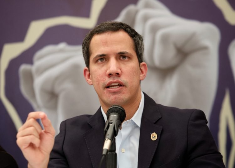 La Contraloría inhabilitó por 15 años a Guaidó y otros 27 exdiputados