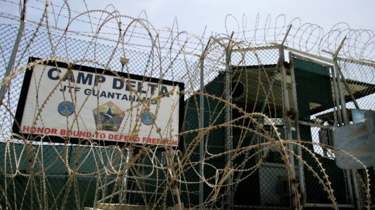 Un juez de EEUU declara «ilegal» la detención de un afgano en Guantánamo
