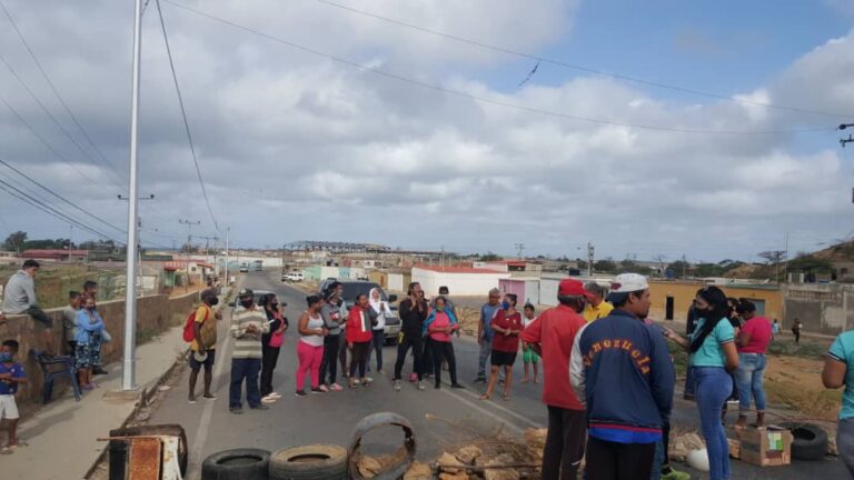 Volvieron a tomar la bajada de Las Piedras pidiendo agua