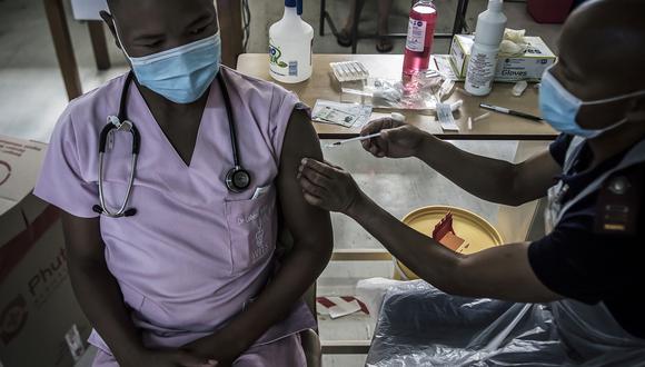 Solo el 3 % de la población africana está vacunada contra la COVID-19, alertó la OMS