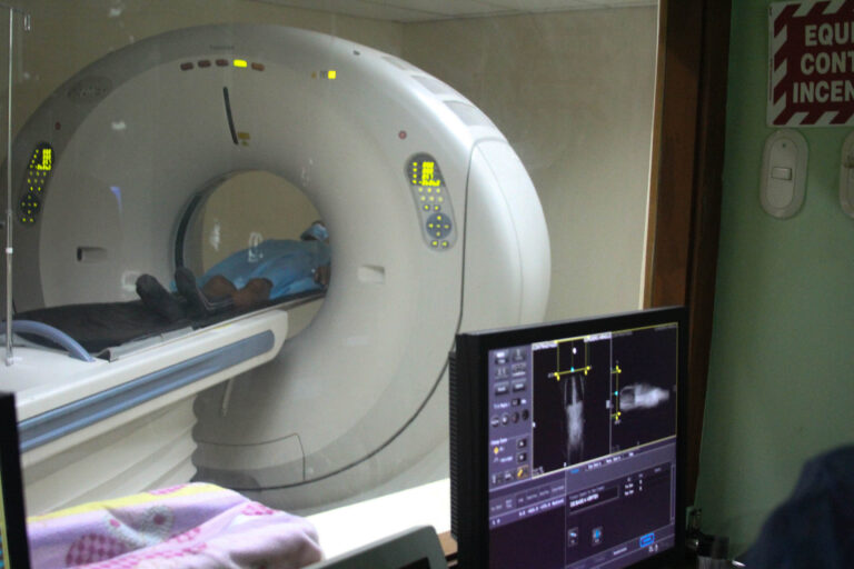Más de 425 usuarios han sido atendidos en la Unidad de Tomografía del  Van Grieken