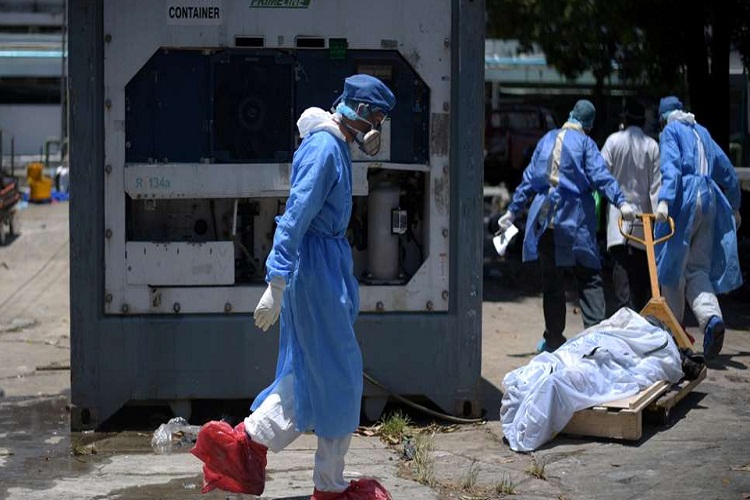 Ecuador dará un bono de 200 dólares al personal de primera línea en la lucha contra el coronavirus