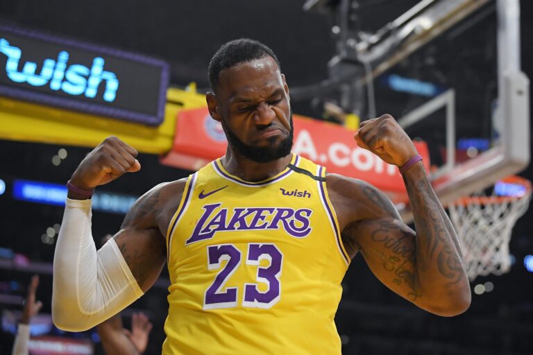 LeBron James lideró la victoria de los Lakers ante Portland