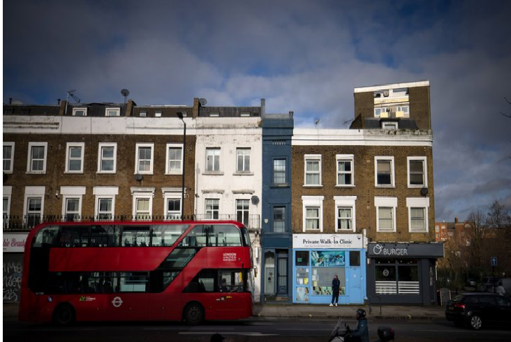 Venden la casa más estrecha de Londres por más de un millón de dólares