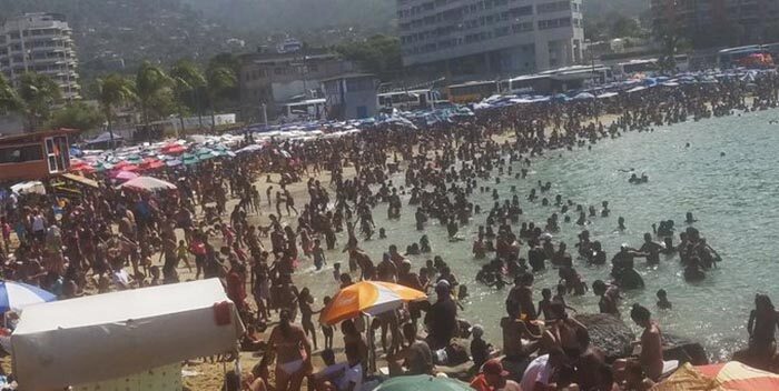 La Guaira: 27 bañistas ebrios casi se ahogan en Carnaval