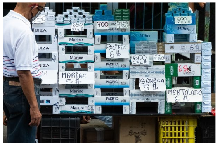 AFP: El cigarrillo de contrabando reina en Venezuela