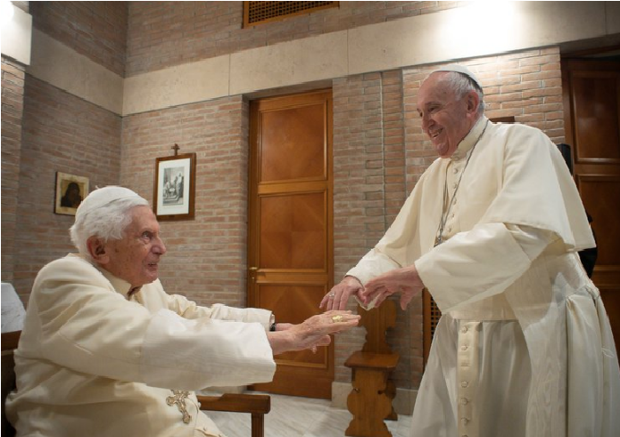 Benedicto XVI aseguró que su renuncia «fue una decisión dolorosa”