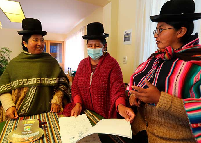 Mujeres de Bolivia proponen cárcel para los infieles