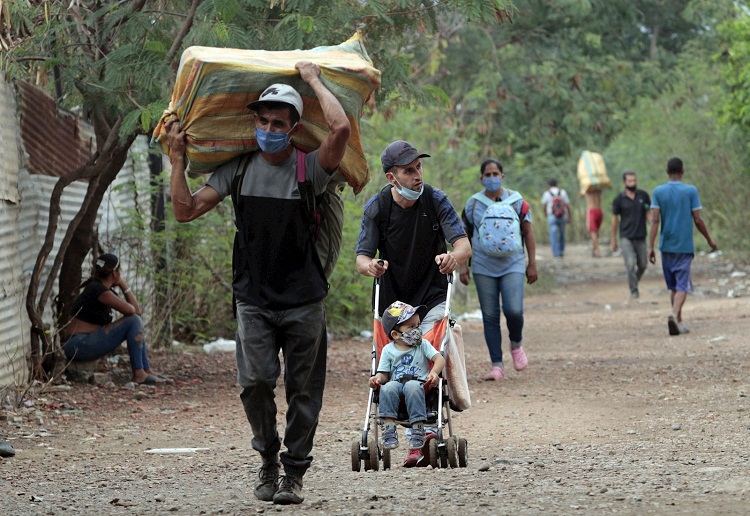 Al menos 161 venezolanos huyeron a Colombia tras enfrentamientos de grupos irregulares en la frontera