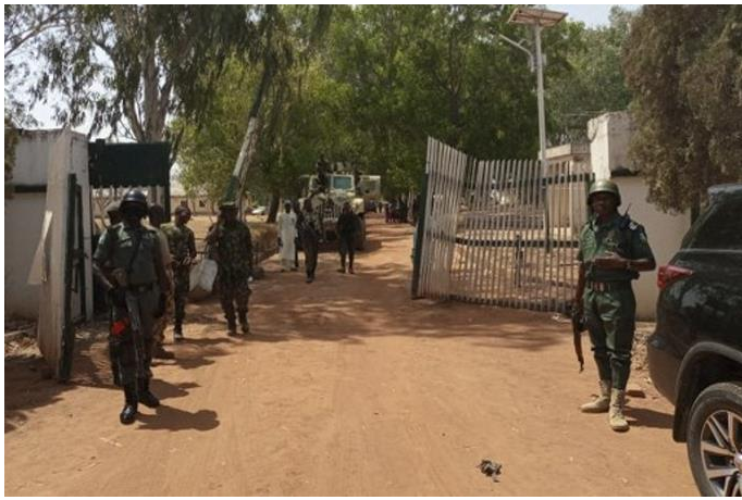 Nigeria: Hombres armados secuestran a un número indeterminado de alumnos y maestros de una escuela