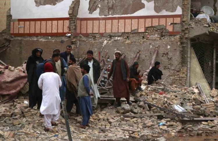 Explosión de coche bomba deja al menos 8 muertos en Afganistán