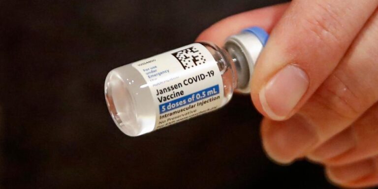 EEUU pide que distribución mundial de vacunas contra el coronavirus sea a precio de costo