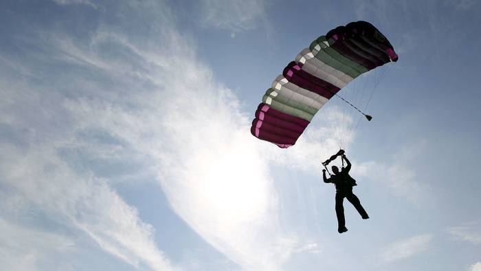 Falleció al saltar en paracaídas del piso 23 de un edificio en Estados Unidos