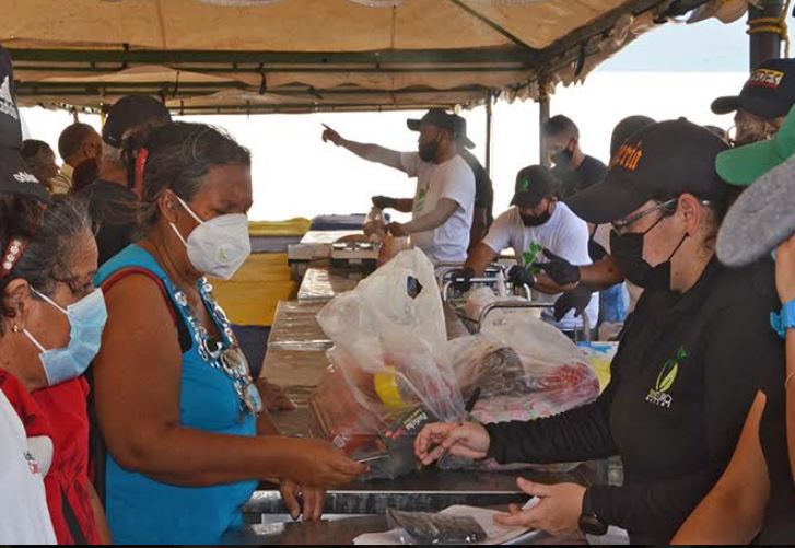 Súper feria de alimentos beneficia al menos 2.000 personas cada sábado