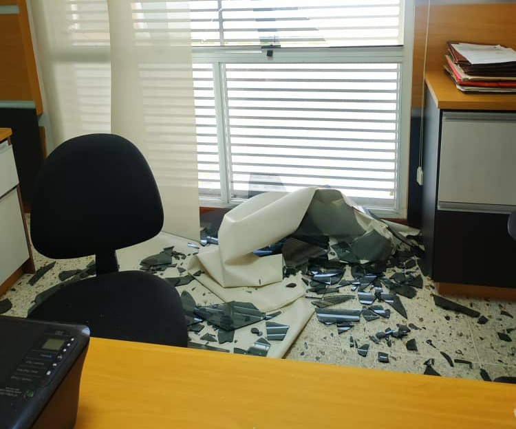 Atacan oficina del exgoberdador César Pérez Vivas en San Cristóbal