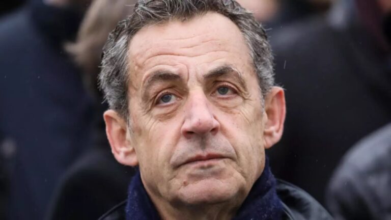 Condenan a Sarkozy a 3 años de cárcel por corrupción