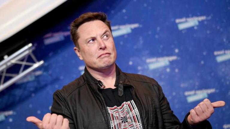 Elon Musk bromea sobre la idea de comprar Coca-Cola y reintroducir la cocaína en su receta