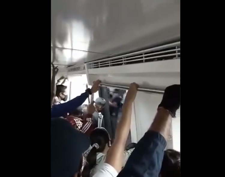 Riesgo: Vagón del Metro de Caracas funciona con las puertas abiertas