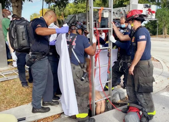 Rescatan a una mujer de una alcantarilla que llevaba más de una semana desaparecida