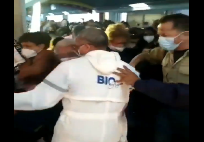 Despelote: Protesta en el aeropuerto de Maiquetía por el cobro de $60 por pruebas PCR