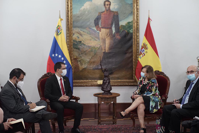 Arreaza se reunió con la secretaria de Exteriores de España