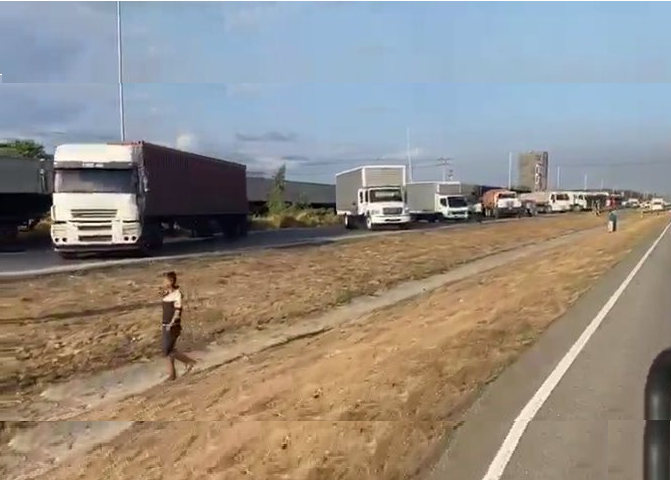 Gandoleros trancan la Autopista Regional del Centro para exigir combustible
