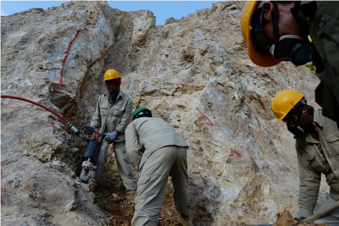 Avalancha en mina de oro de Afganistán deja catorce muertos