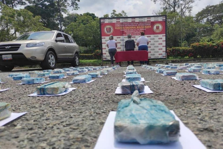 GNB detiene tres mujeres con casi 120 kilos de cocaína ocultos en una camioneta