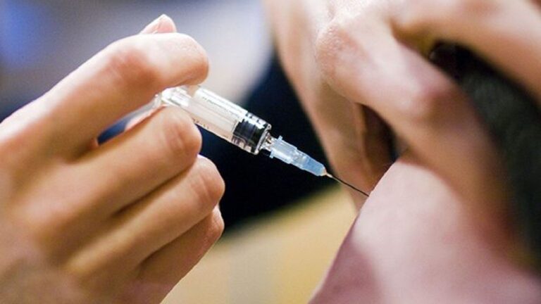Sin ninguna explicación suspenden vacunación de los sanitarios en el Hospital Vargas de Caracas