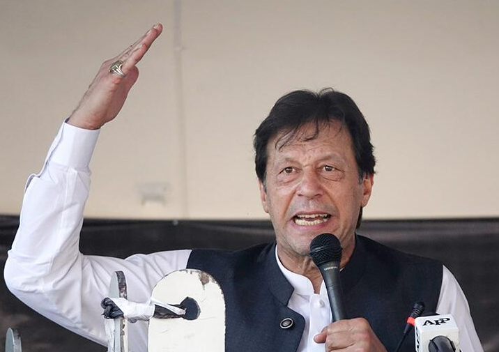 Primer ministro paquistaní  dice que la violaciones son  culpa de las mujeres porque no usan el velo