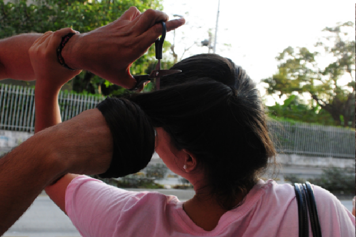 Drogada y sin cabello dejaron a una joven en la frontera con Colombia