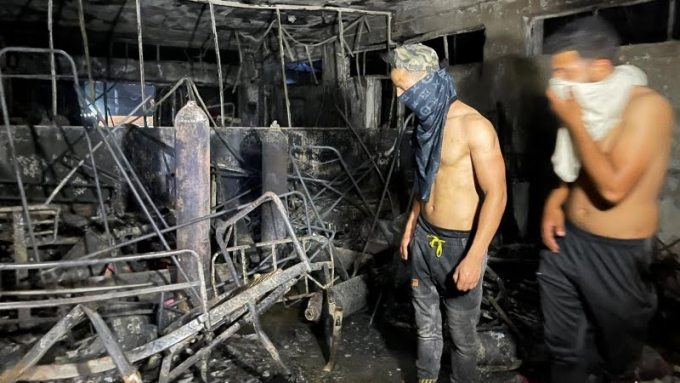 Al menos 82 muertos tras la «explosión de un tanque de oxígeno” en un hospital de Irak