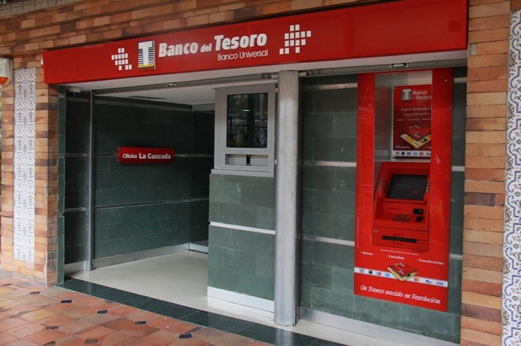 Servicios bancarios ya están operativos tras reconversión