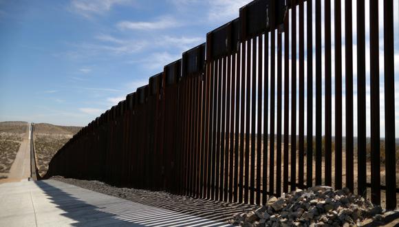 Contrabandistas dejan caer a dos niñas desde una valla de cuatro metros de altura en la frontera entre EE.UU. y México(+Video)