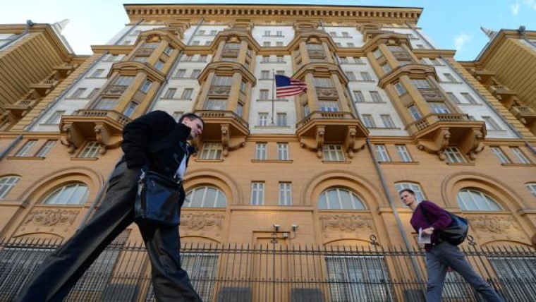 La embajada de EEUU en Moscú reduce su personal consular en un 75%