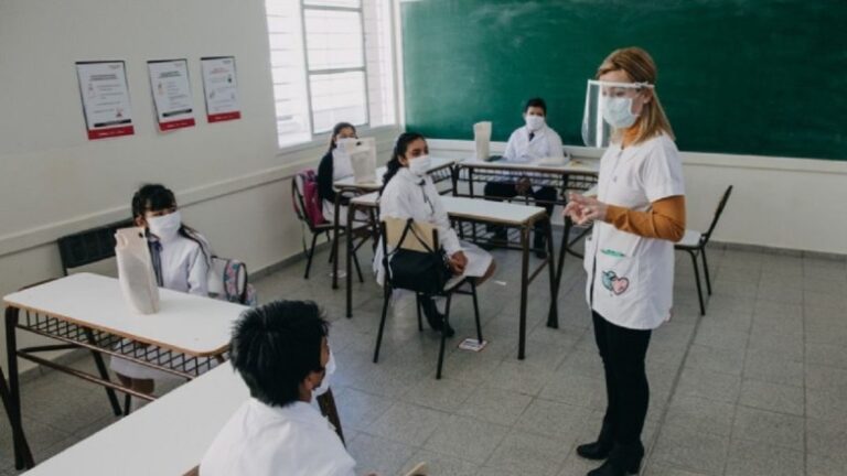 Buenos Aires mantendrá escuelas abiertas pese a fallo que ordena cerrarlas
