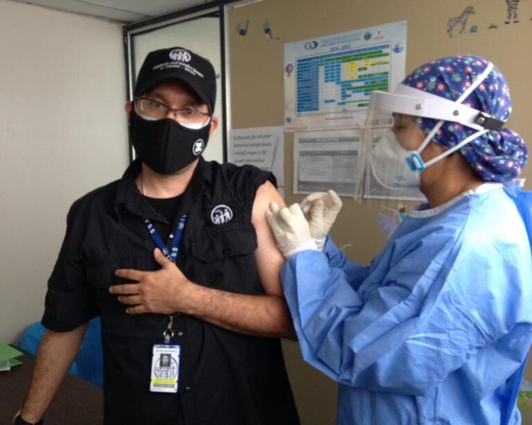 Paraguaná | Desde este sábado vacunan al personal del IVSS
