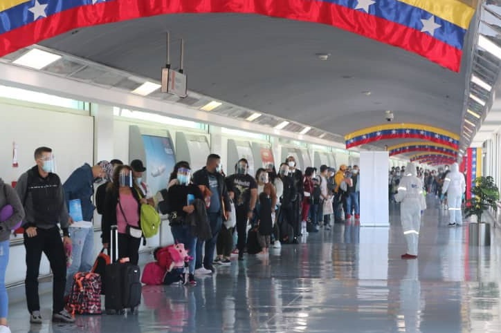Llegó vuelo de Conviasa con 205 venezolanos procedentes de Perú