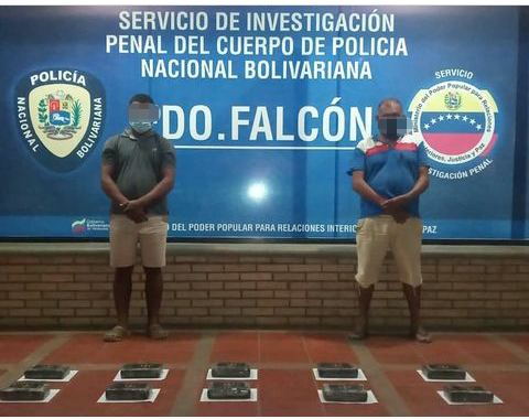 Dos hombres cargaban un saco con 10 panelas de cocaína y fueron aprehendidos en Tucacas
