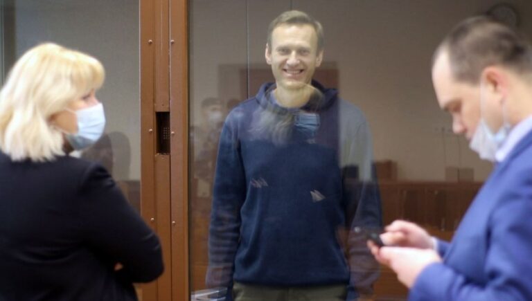 Regulador ruso declara extremista y terrorista la red de oficinas de Navalni