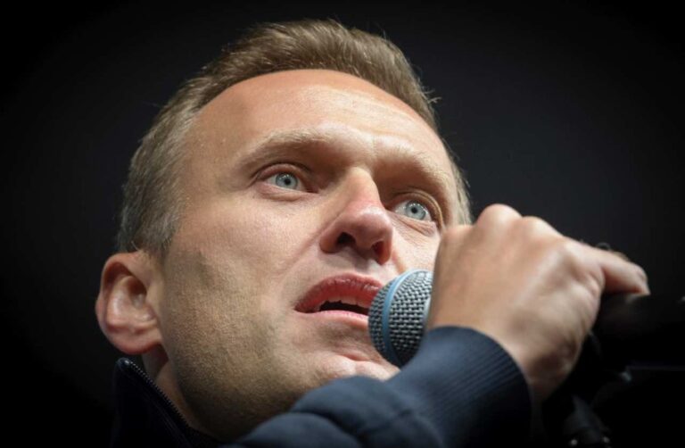 El opositor Navalni llama a los rusos a seguir manifestándose